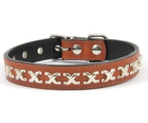 naturaalsest-nahast-kaelarihm-1.jpg Kahekordsest musta värvi naturaalsest nahast X neetidega kaelarihm pikkusega  40 cm.