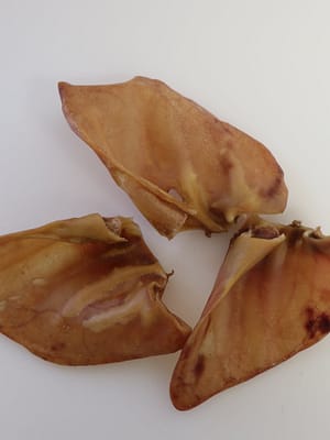 4741379501069.jpg Tessa kuivatatud seakõrvad koertele 2 tk. ( Eesti toode!)