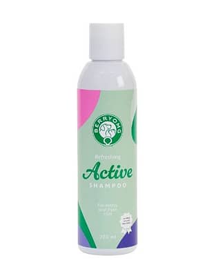 Active-shampoo BerryOmg Refreshing Active Shampoo sügavpuhastav šampoon koertele aktiivsöega 200 ml.