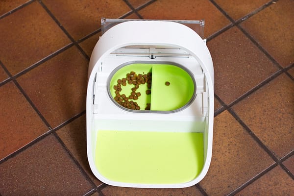 Mikrokiibilugejaga automaatne sööginõu