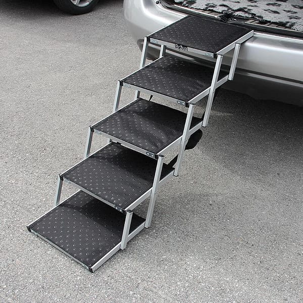 trepp3 Alumiiniumkarkassil trepp kandevõimega kuni 90 kg., kõrgus trepil 45-59 cm.