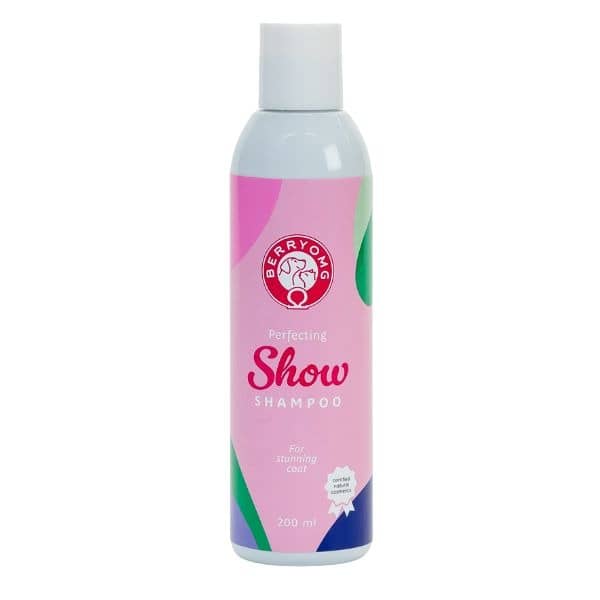 BerryOmg Perfecting Show Shampoo niisutava toimega šampoon iga karvatüübiga koertele 200 ml.