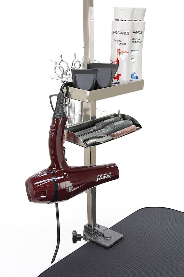 Metallist riiul trimmimistarvikute jaoks